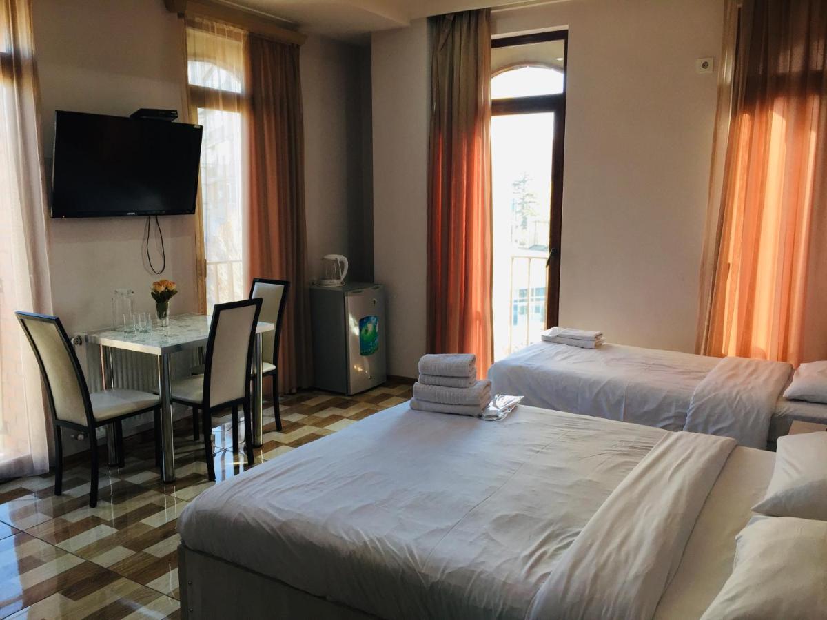Hotel Tourist Tiflis Exterior foto