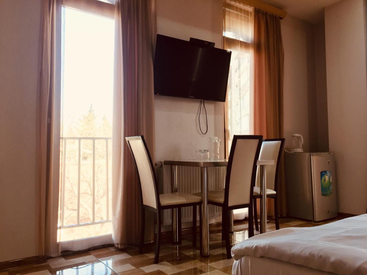 Hotel Tourist Tiflis Exterior foto